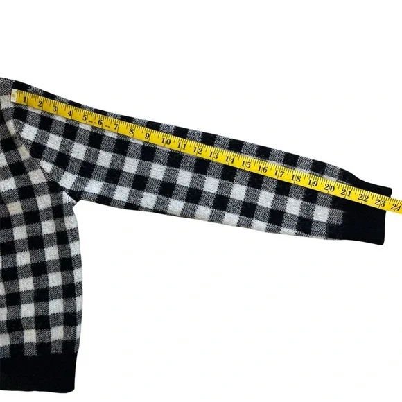 Buffalo Check Cropped Cardigan - Picture 12 of 14